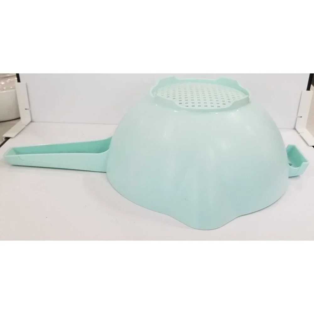 Tupperware 1523 Mint/Aqua Greenish blue 2 Qt Colander Strainer w/ Handle & Spout